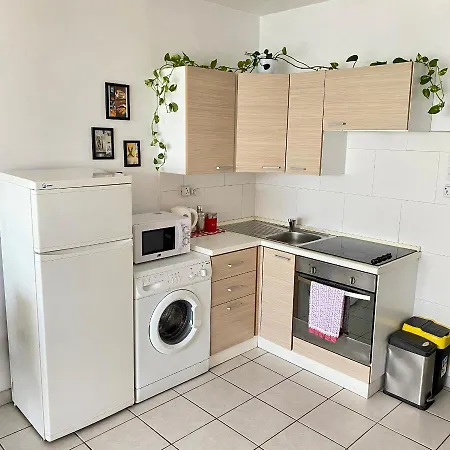 F2 1 Lovely Room, Living And Bathroom Shared, St Julians Δωμάτια σε οικογενειακή κατοικία